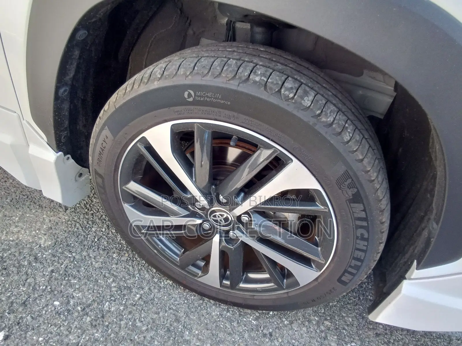 Toyota Corolla Cross Z লেদার HV পার্ল ২০২৩