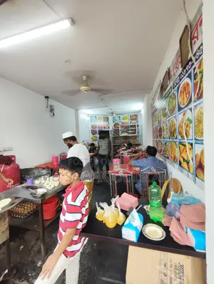 উত্তরার ব্যস্ত রোডে দোকান ভাড়া