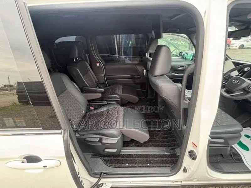 Toyota Voxy S-Z MODELLISTA 2023