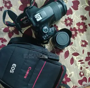 Canon 1300D Taiwan Variant With Lens
