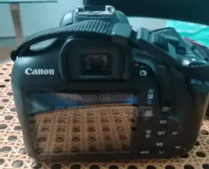 Canon 1300D Taiwan Variant With Lens