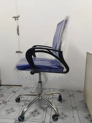 Ergonomic Mesh Office Chair – Modern Design, Comfortable Seating, and Durable Steel Base