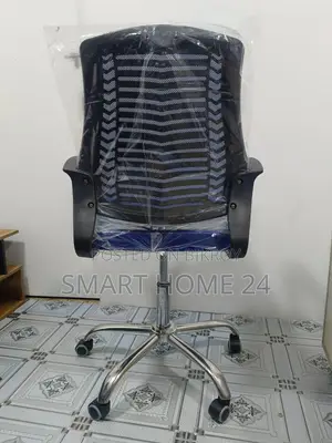 Ergonomic Mesh Office Chair – Modern Design, Comfortable Seating, and Durable Steel Base