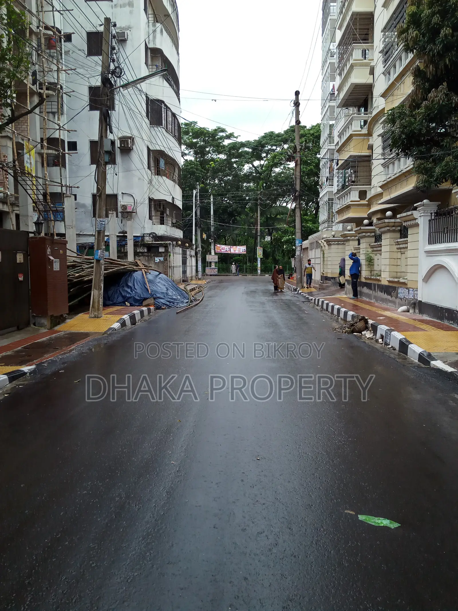 সেক্টর-১১ এ ৩০ ফুট রাস্তার পাশে ৩ কাঠার পার্ক সাউথ প্লট