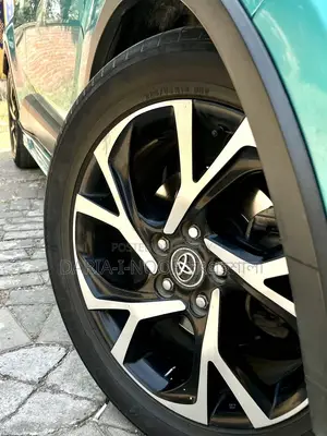 Toyota C-HR G LED 2018