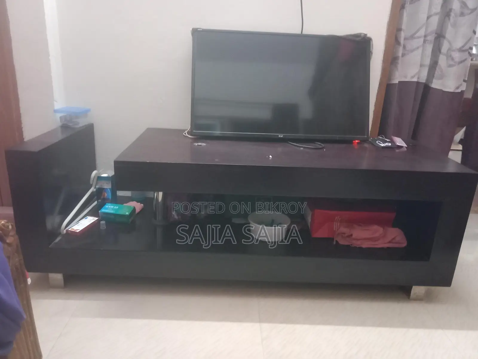 টিভি ক্যাবিনেট