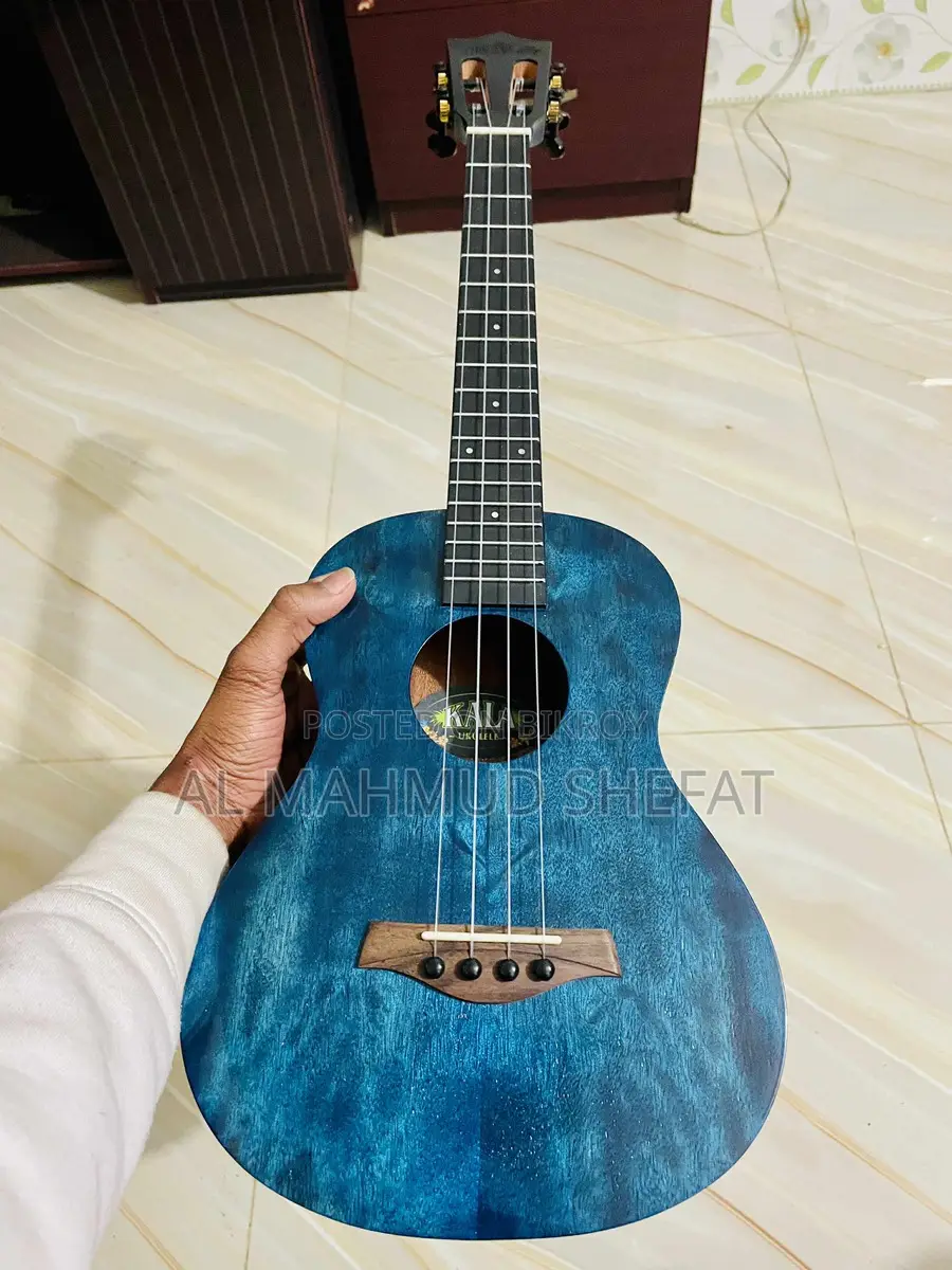 ইউকুলেলে বিক্রি হবে