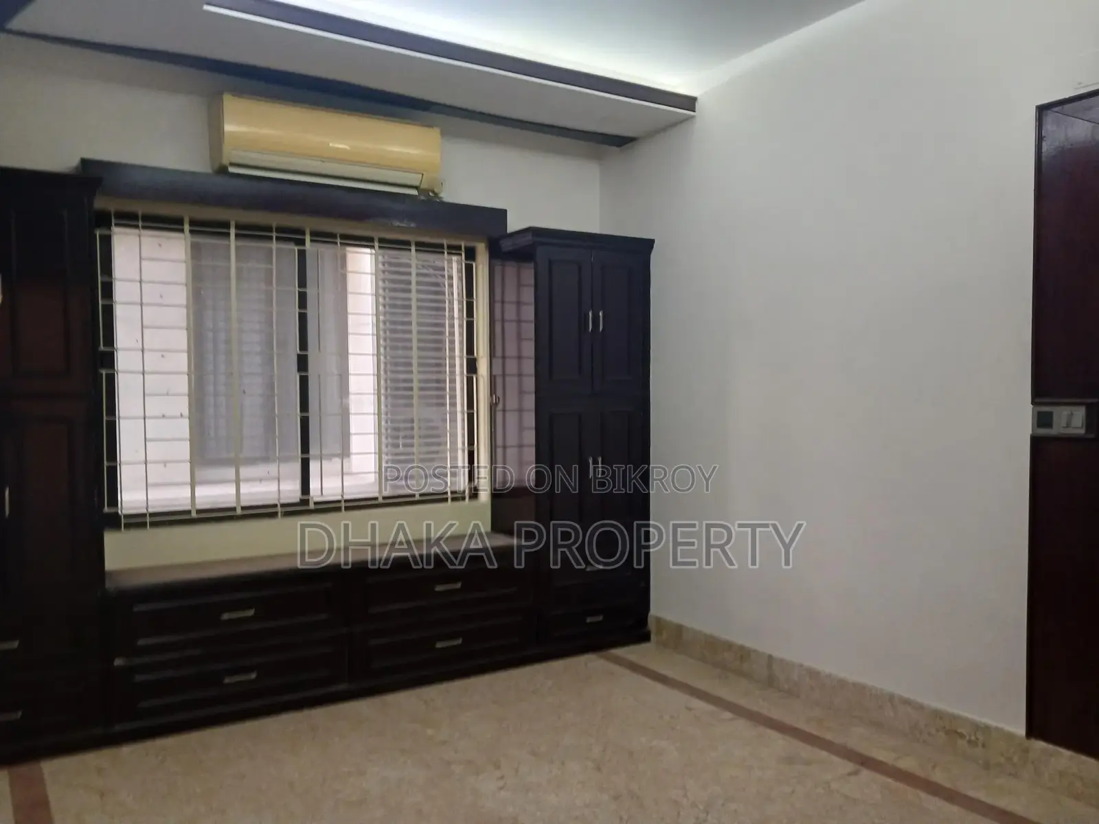 4 Bedroom Semi Furnished 2 Parking Flat Rent at Baridhara Diplomatic Zone