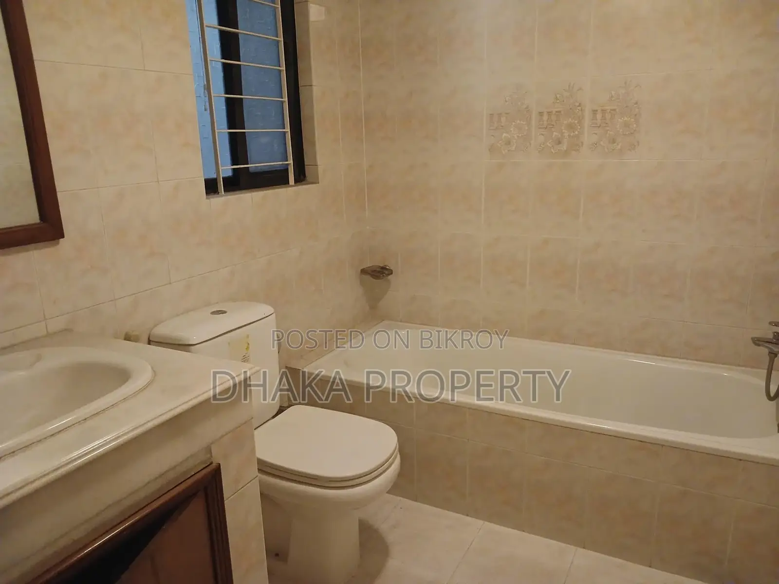 4 Bedroom Semi Furnished 2 Parking Flat Rent at Baridhara Diplomatic Zone