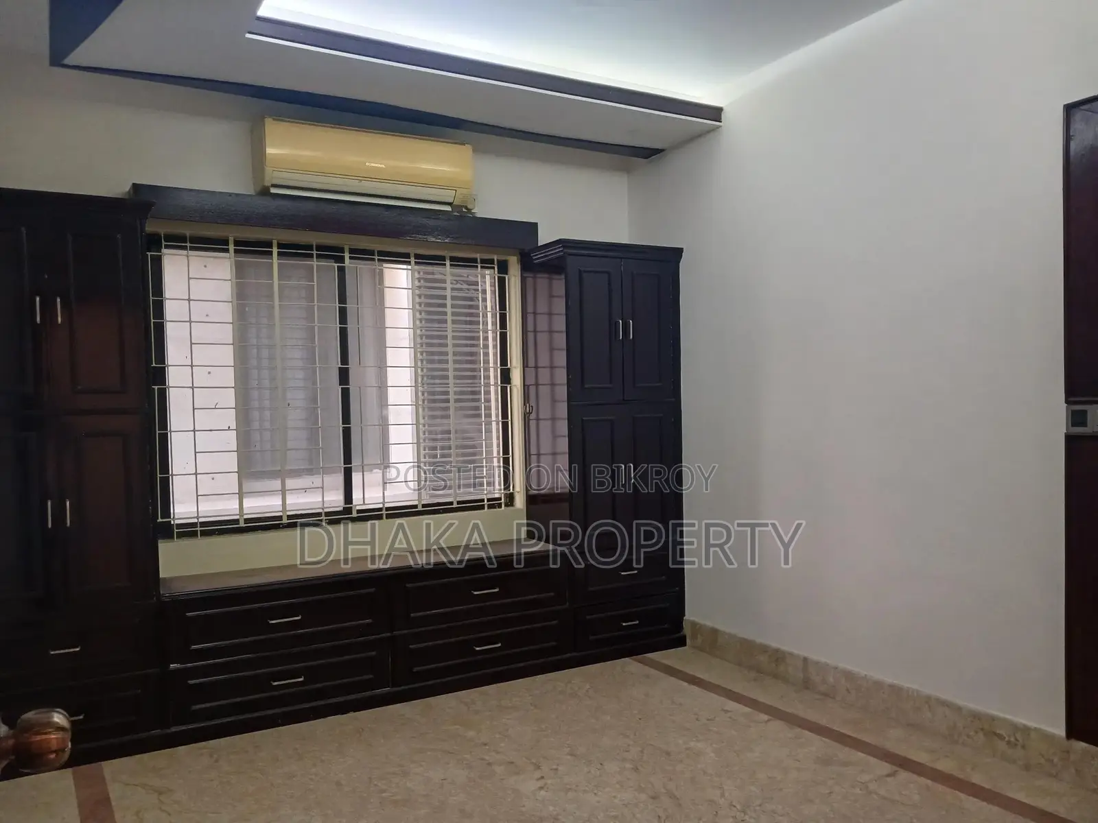 4 Bedroom Semi Furnished 2 Parking Flat Rent at Baridhara Diplomatic Zone