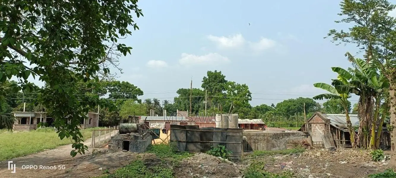 রেডিমেট চাতাল চলমান অবস্থায় আছে,পুড়াপাড়া বাজার সংলগ্ন,যশোর রোডের সাথে