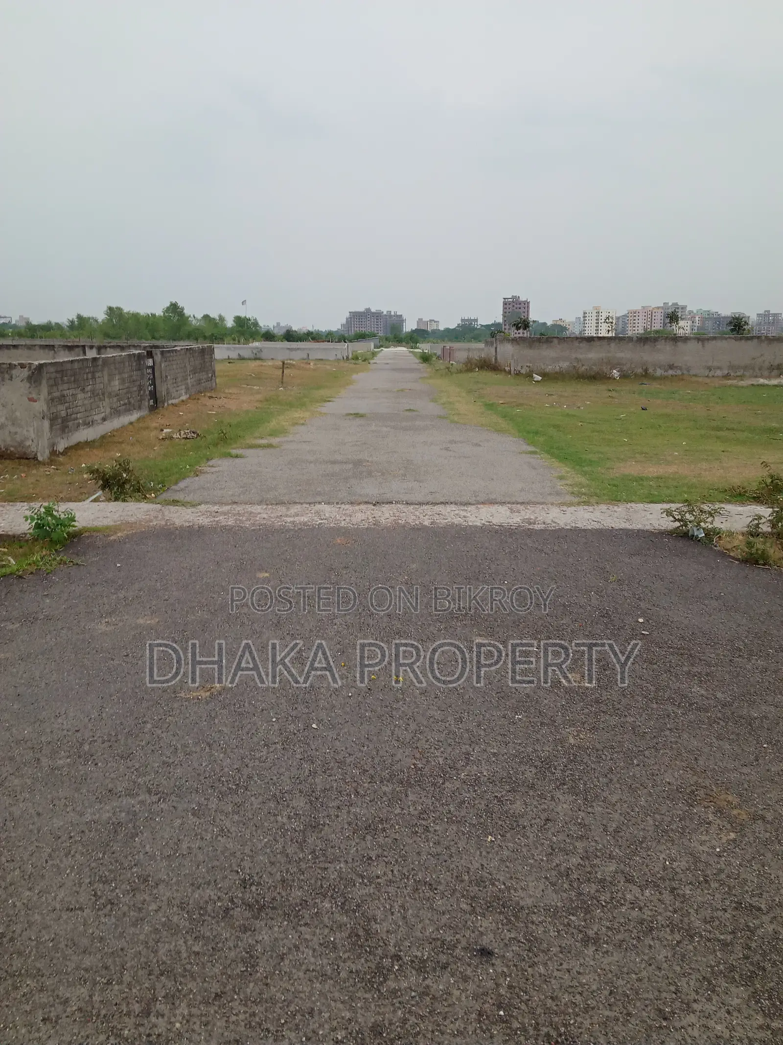 30ft Rd 9 Katha Park South at Sector-17/E