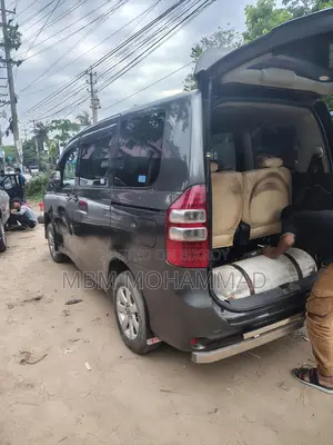 Toyota Noah X 2012