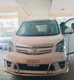 Toyota Noah 2013