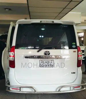 Toyota Noah 2013