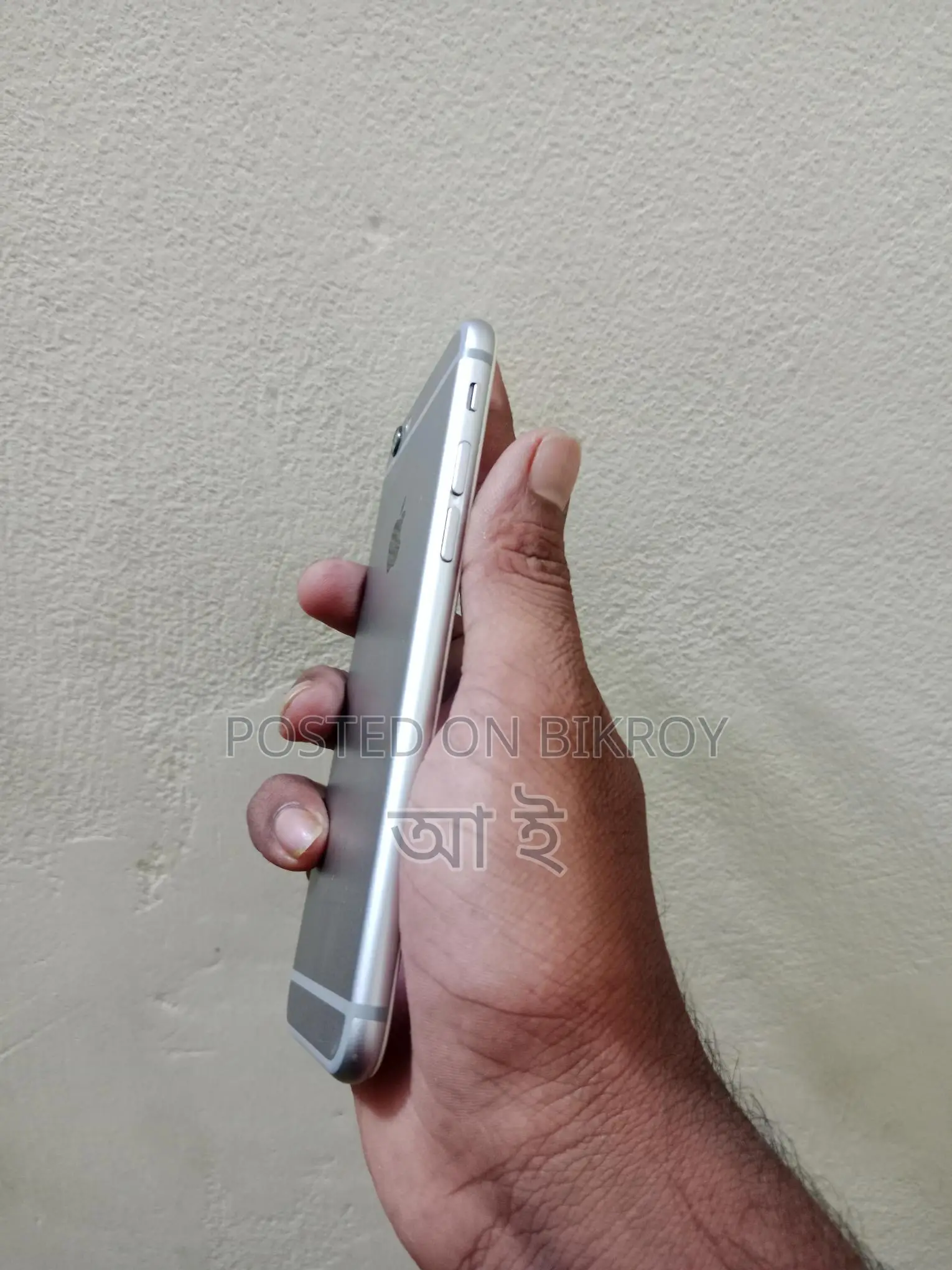 Apple iPhone 6S . (Used)