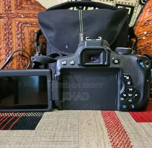 বিক্রয়: Canon 750D সাথে 18-55 কিট লেন্স