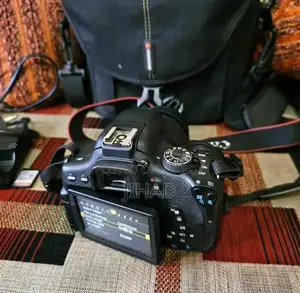 বিক্রয়: Canon 750D সাথে 18-55 কিট লেন্স