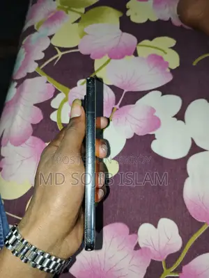 Samsung Galaxy S22 (Used)