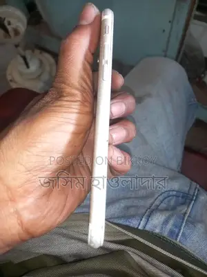 Apple iPhone 6S . (Used)