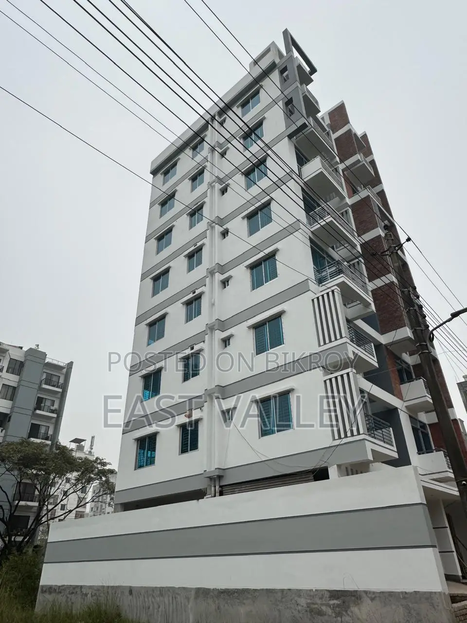 বসুন্ধরায় বিক্রয়ের জন্য ফার্নিশড ৩ বেডরুমের অ্যাপার্টমেন্ট