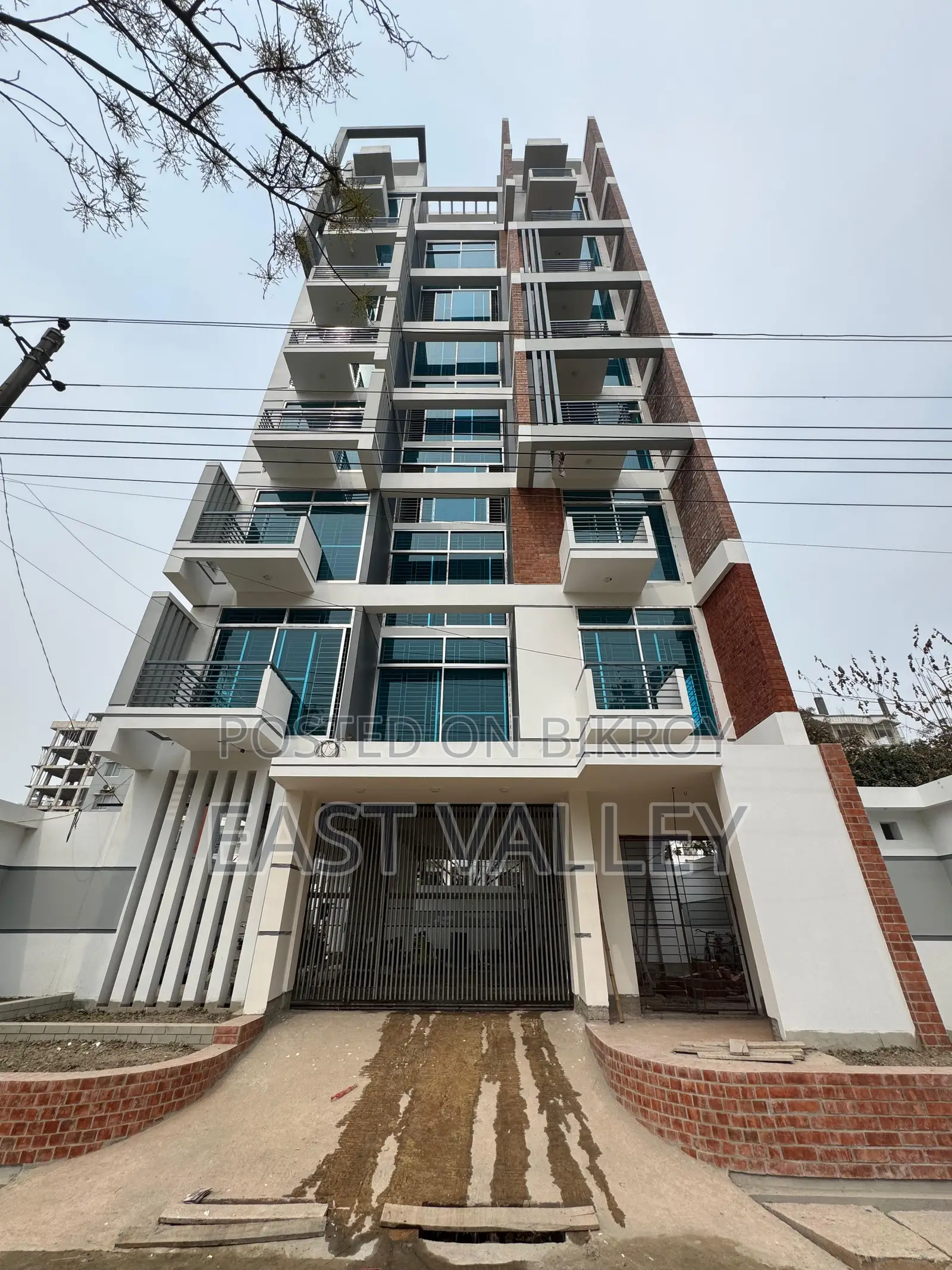 বসুন্ধরায় বিক্রয়ের জন্য ফার্নিশড ৩ বেডরুমের অ্যাপার্টমেন্ট