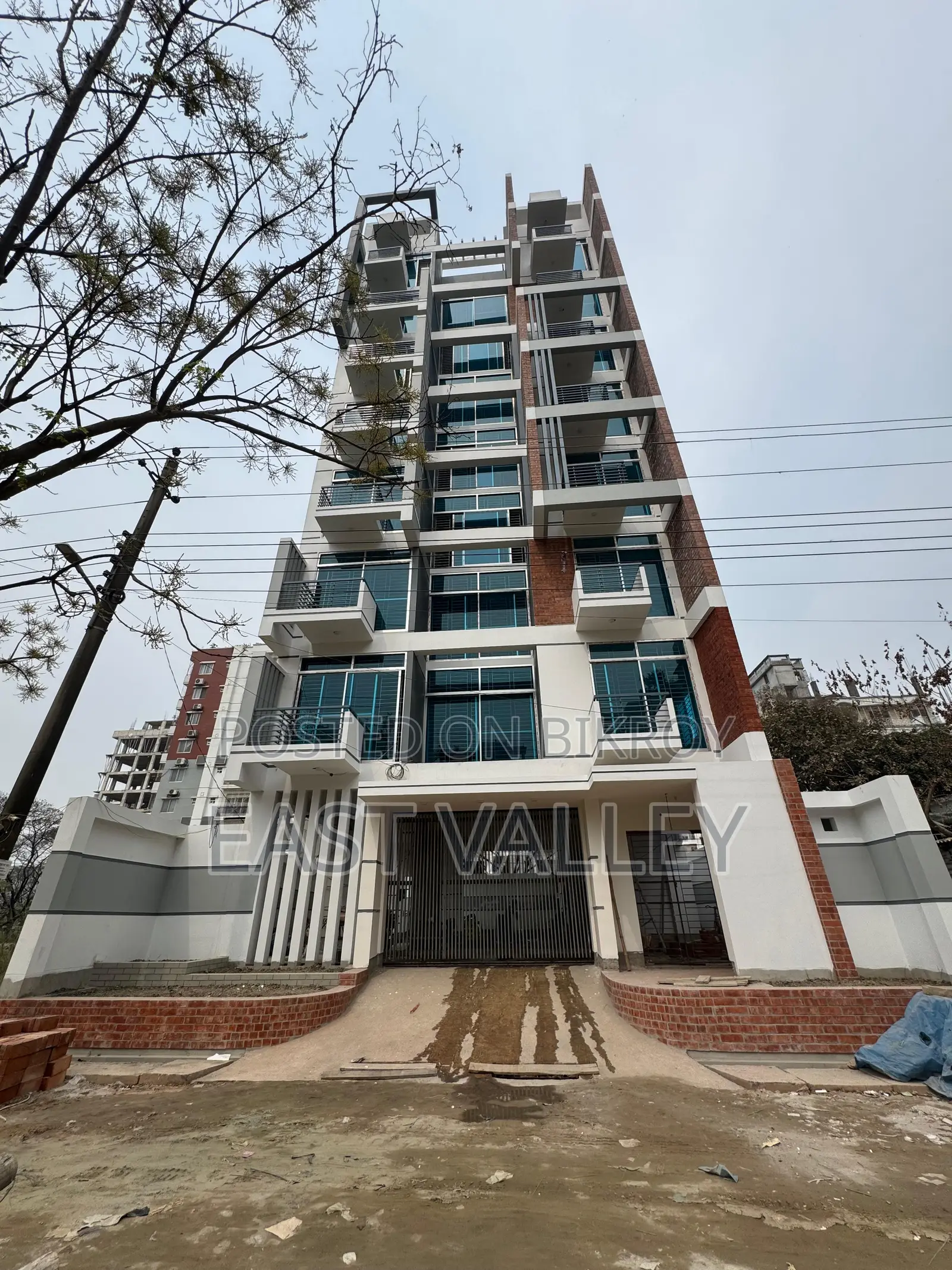 বসুন্ধরায় বিক্রয়ের জন্য ফার্নিশড ৩ বেডরুমের অ্যাপার্টমেন্ট