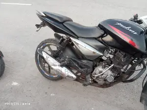 Bajaj Pulsar 135 . 2011