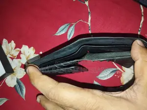 বাটা (হাশ পাপিস) ওয়ালেট