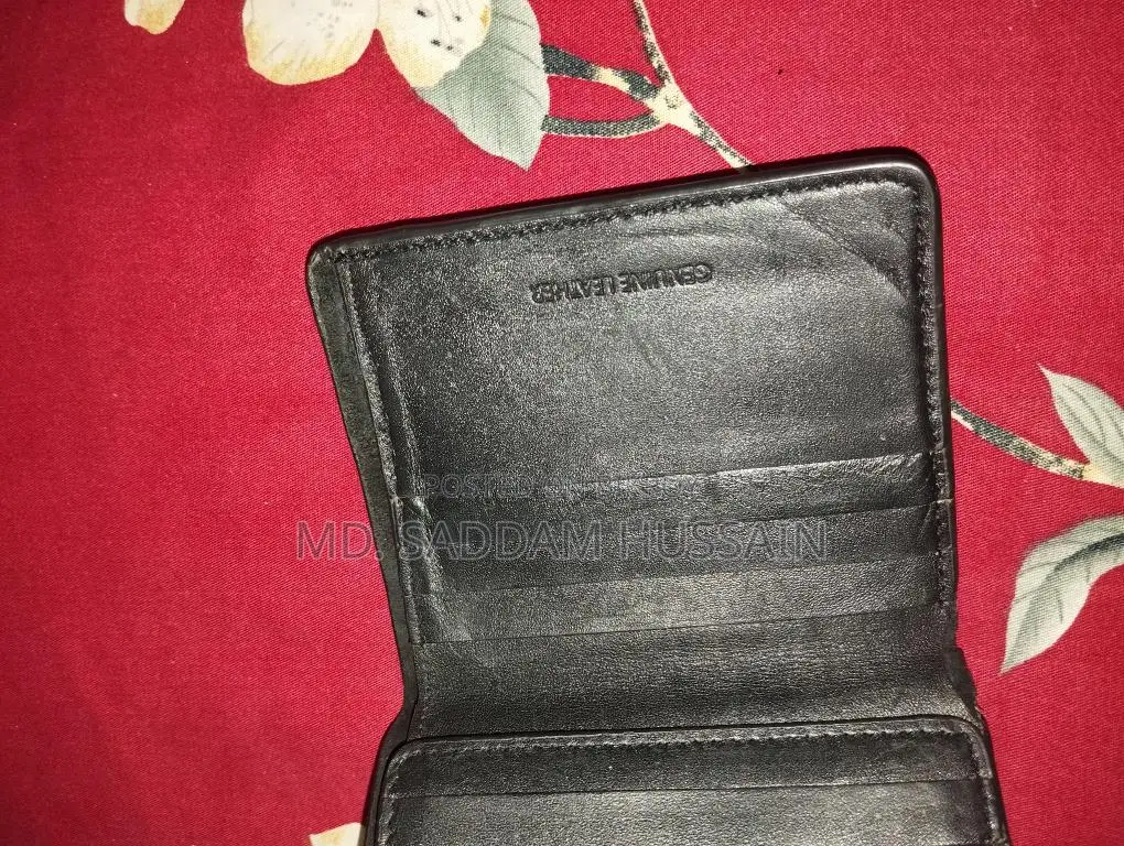 বাটা (হাশ পাপিস) ওয়ালেট