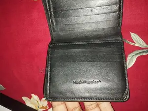 বাটা (হাশ পাপিস) ওয়ালেট