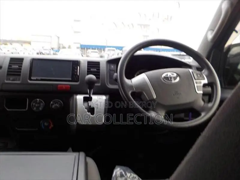 Toyota Hiace GL Black 2021