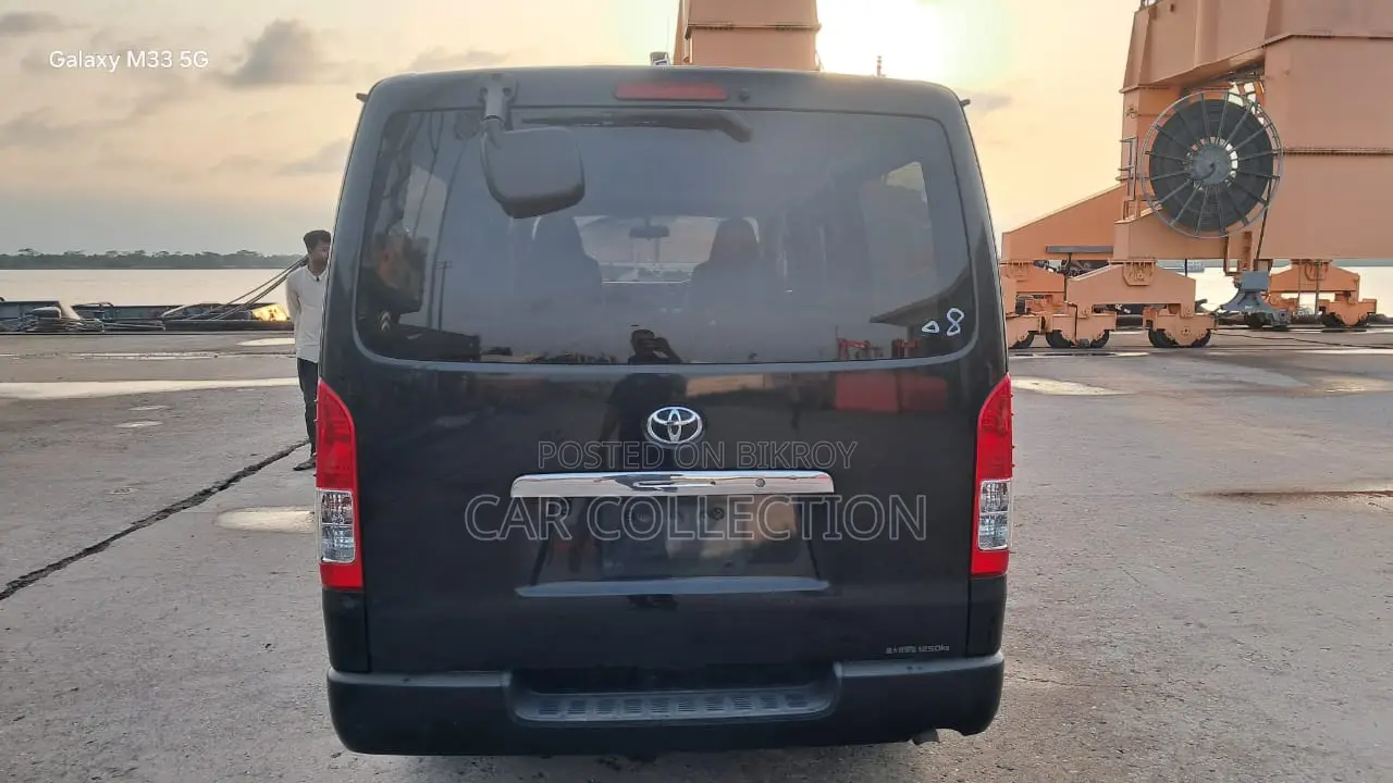 Toyota Hiace GL Black 2021
