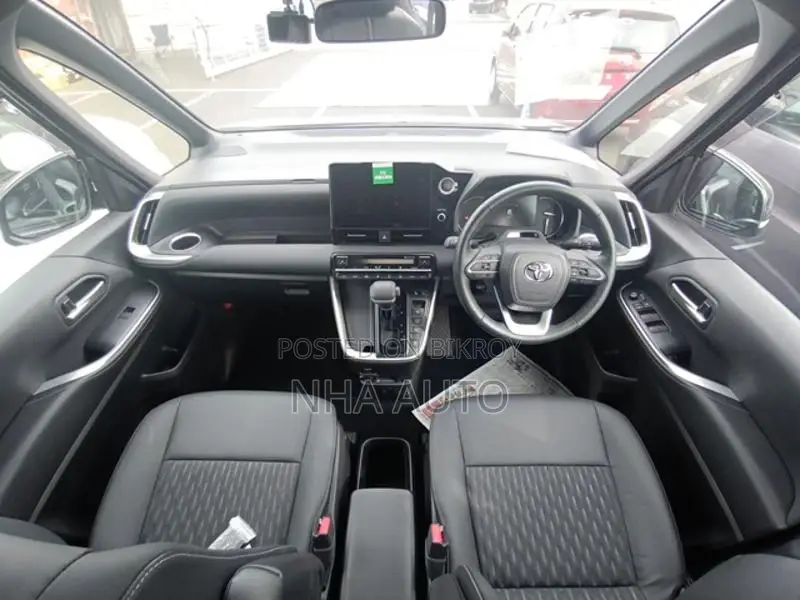 Toyota Noah SZ NON HYBRID 2023