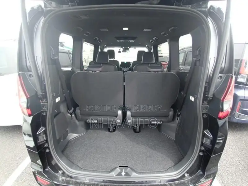 Toyota Noah SZ NON HYBRID 2023