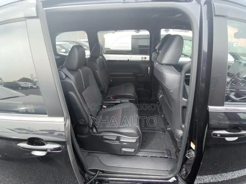 Toyota Noah SZ NON HYBRID 2023