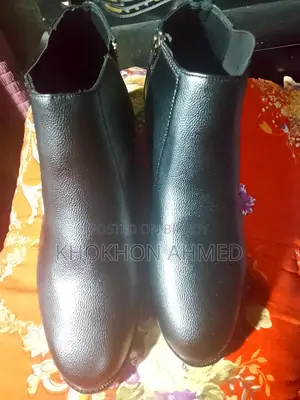 Chelsea Boot Size 42