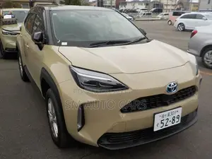 Toyota Yaris Cross G Beige & Black 2021