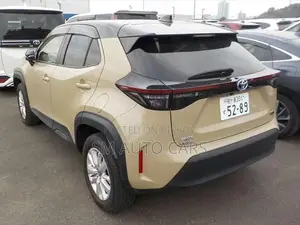 Toyota Yaris Cross G Beige & Black 2021