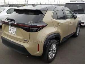 Toyota Yaris Cross G Beige & Black 2021