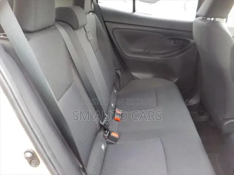 Toyota Yaris Cross G Beige & Black 2021