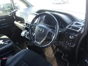 Toyota Esquire 2020