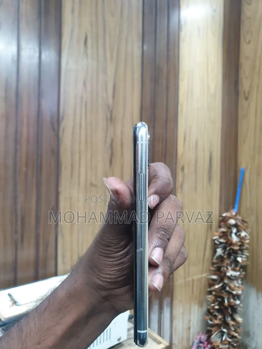 Apple iPhone X (Used)