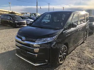 Toyota Noah SZ HYBRID FULL LOAD 2022