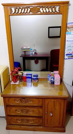 সেগুন কাঠের ড্রেসিং টেবিল