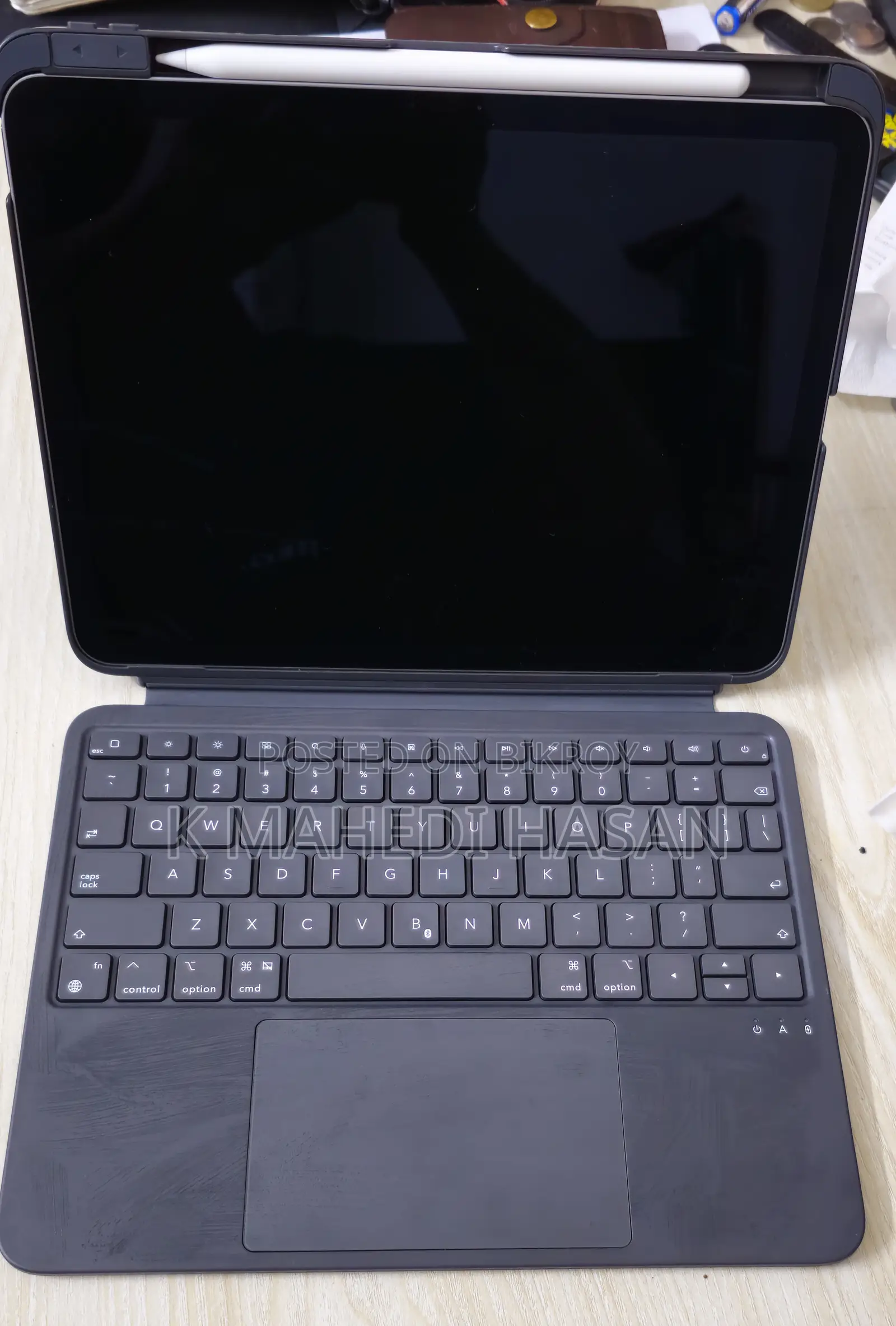 iPad Air 11 Inch + Pencil Pro ESR Keyboard & Casing Cover