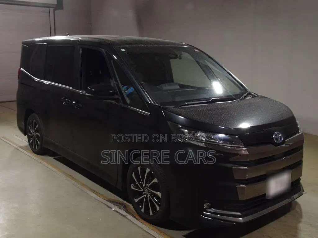 Toyota Noah S-Z HYB LEG REST 2022