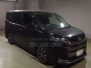 Toyota Noah S-Z HYB LEG REST 2022