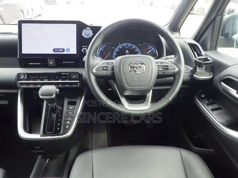 Toyota Noah S-Z HYB LEG REST 2022
