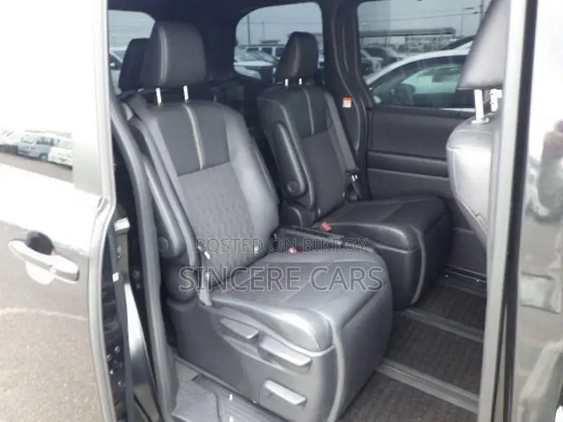 Toyota Noah S-Z HYB LEG REST 2022